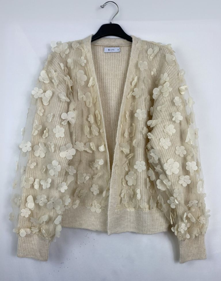 Cardigan over con margherite